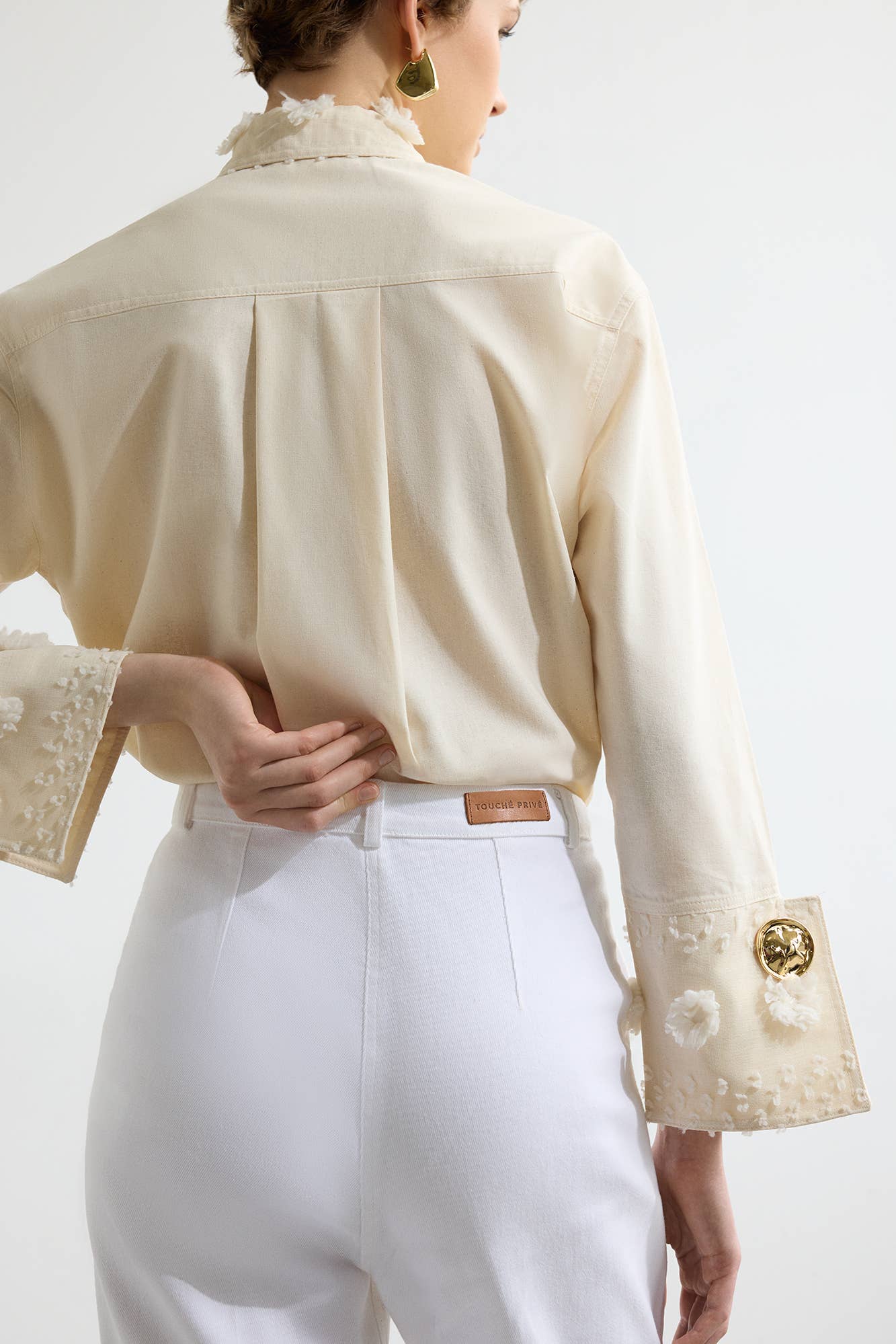 CHEMISE AVEC POIGNETS DÉTAILLÉS