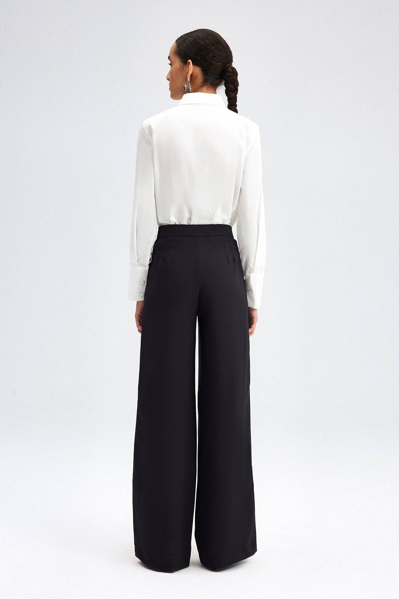 Pantalon Noir Crêpe à Jambes Larges - Élégance Intemporelle