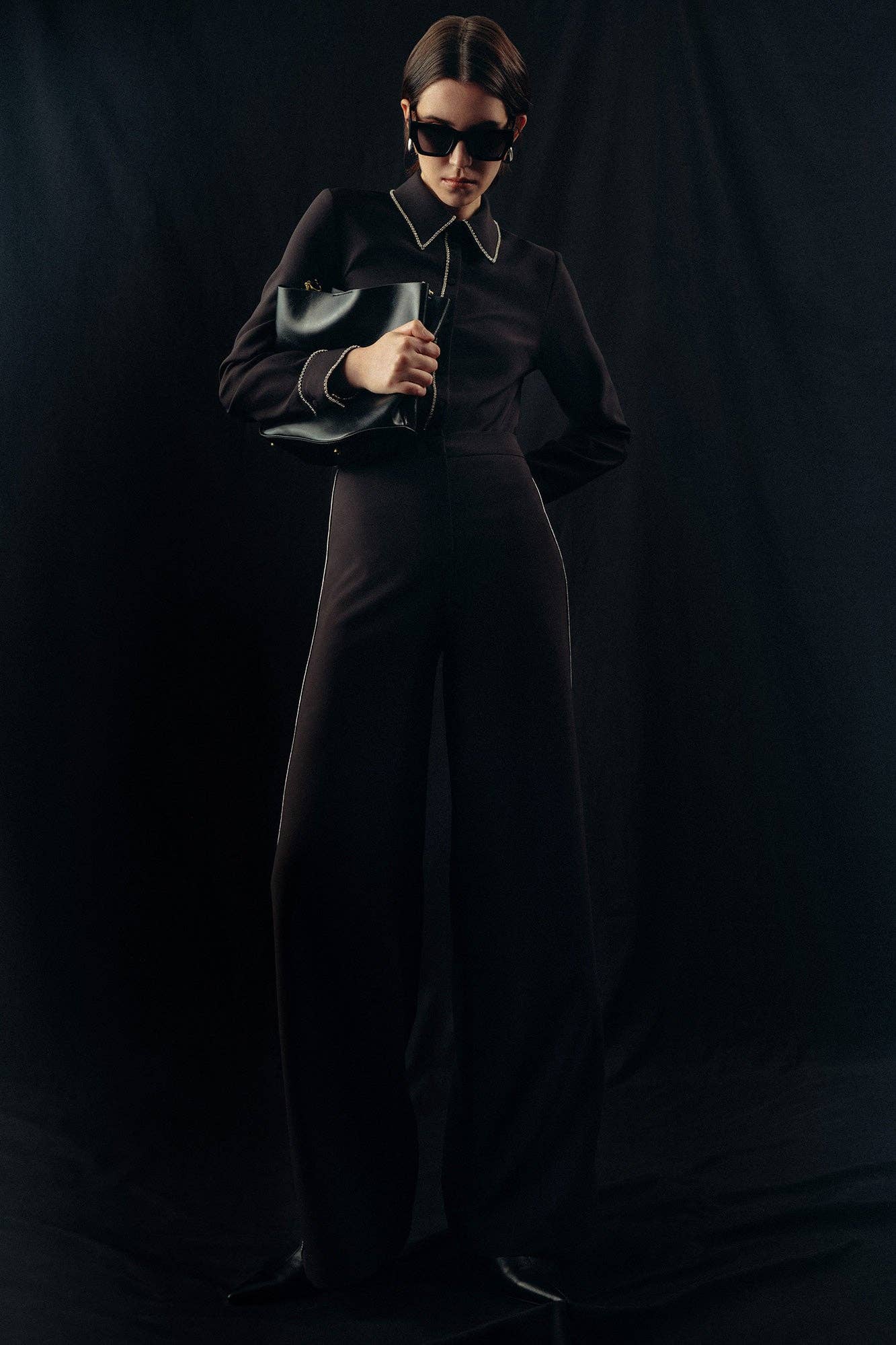 PANTALON NOIR CRÊPE AVEC BANDE LATÉRALE