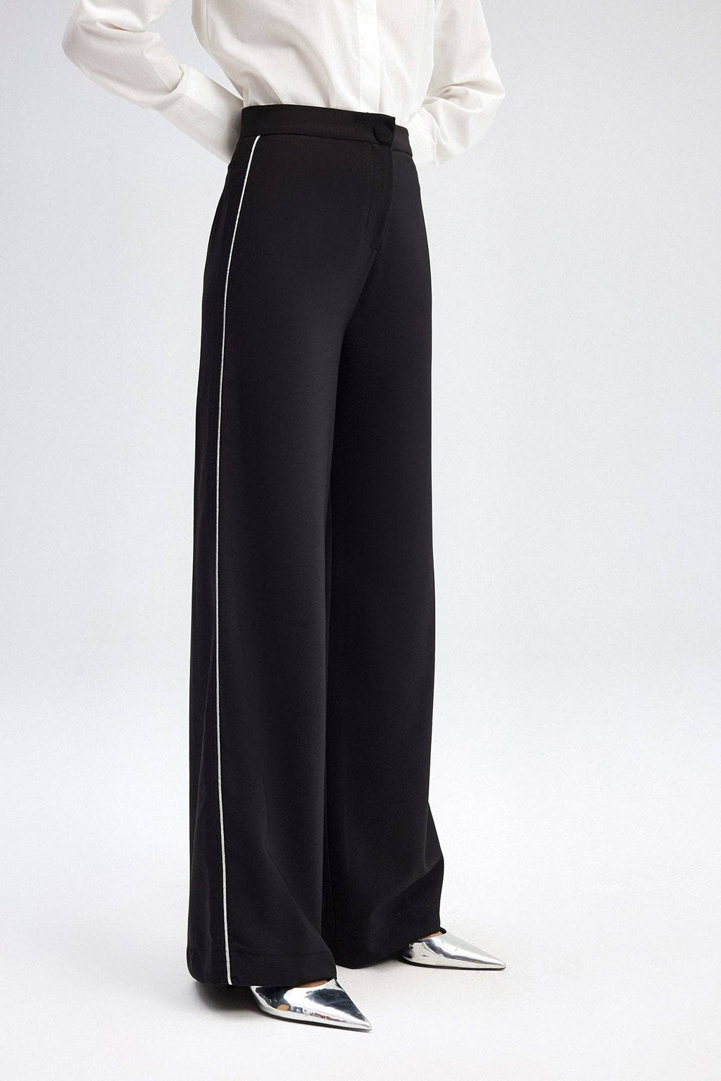 Pantalon Noir Crêpe à Jambes Larges - Élégance Intemporelle